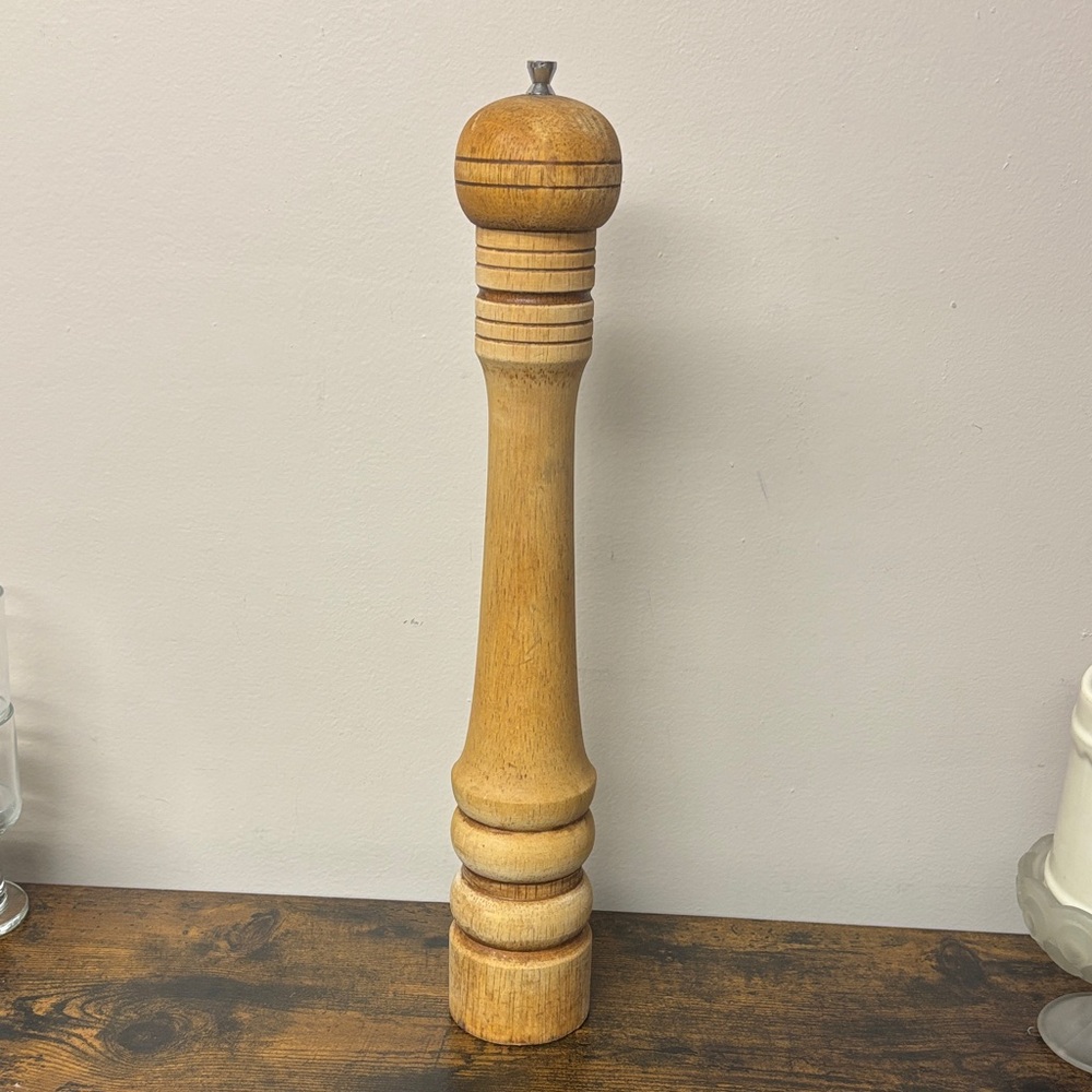 Mr. Dudley Pepper Grinder Extra Large 17”